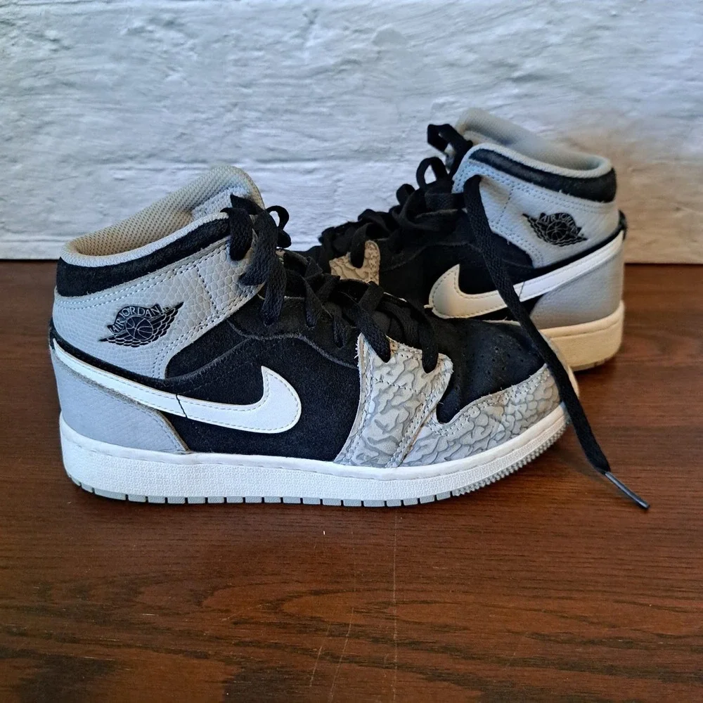 Jordan 1 Mid SE Elephant Toe Kids Shoes Black Grey DM6216-016 Size 4Y